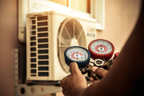 Professional Hvac technician working in Clute, TX